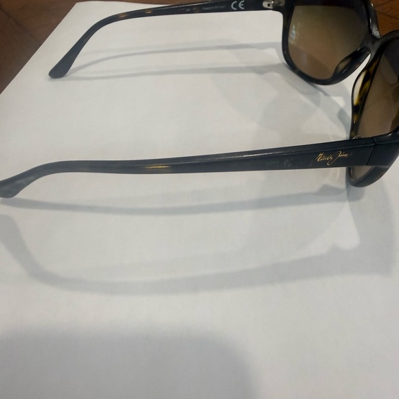 Maui Jim Brown Sunglasses with Tan Case - Picture 5 of 7